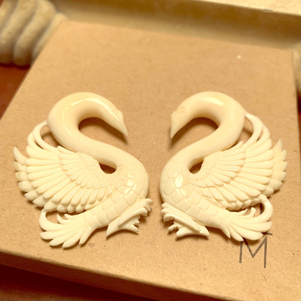 0g Bone Tawapa Earrings 🖤